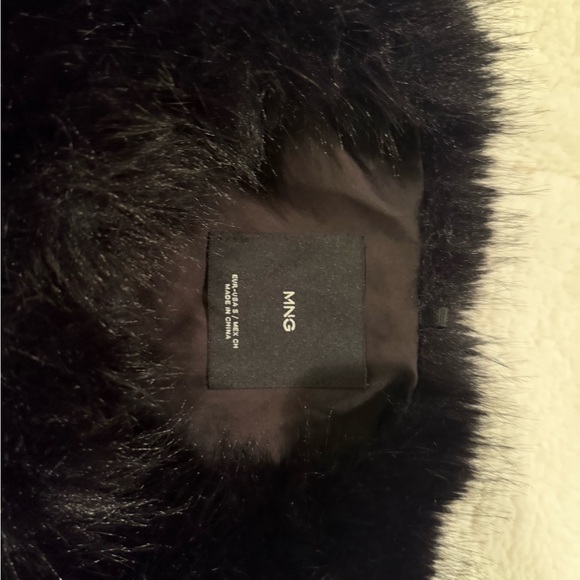 Mango Black Faux Fur crop Jacket sz S - Picture 6 of 7